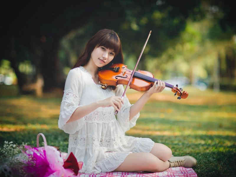 汪洋会见几内亚总统孔戴