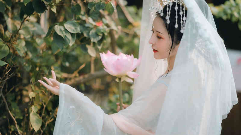 女子1月内收5笔工资直呼看不懂 财务：不可能错发